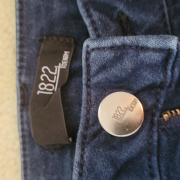 Jeans - Picture 2 of 4